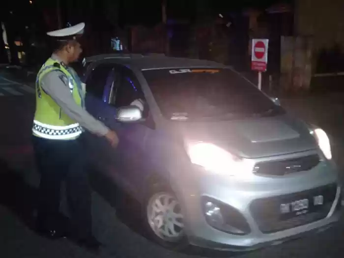 Polsek Medan Baru Laksanakan Patroli Dan Razia  Pada Malam Hingga Dini Hari Untuk Tekan 3C