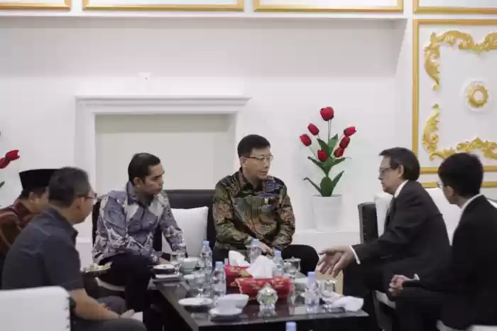 Ketua DPRD Medan Hasyim SE,  Menerima Kunjungan Kosul Singapura