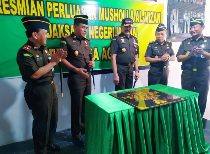 Jaksa Agung Resmikan Musholla Kejari Medan