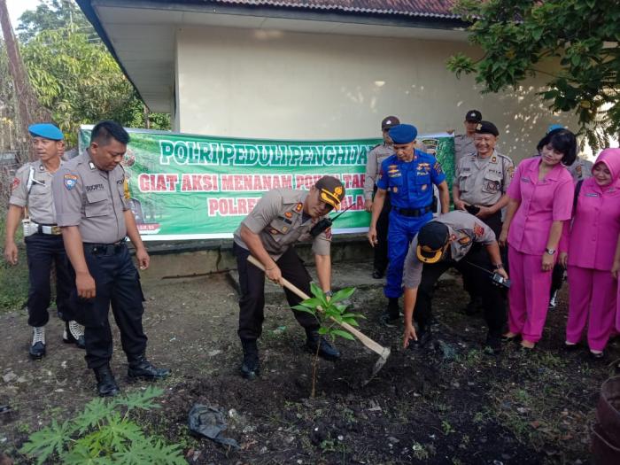 Polres Binjai Peduli Lingkungan, Tanam 300 Bibit Pohon