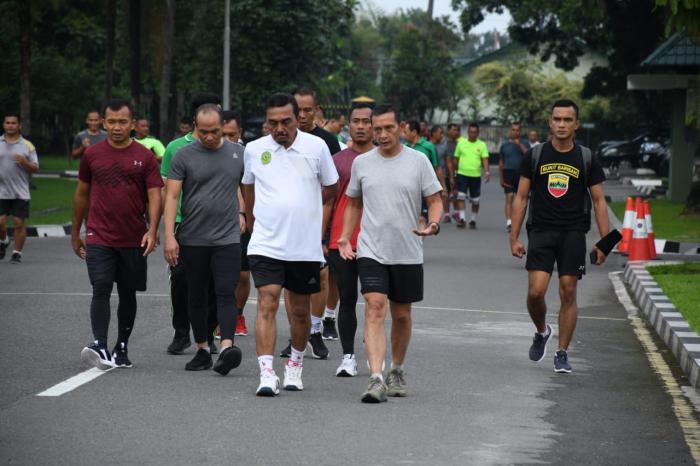 Pangdam I/BB dan Unsur Yudikatif Sumut Awali Tahun dengan Olah Raga Bersama