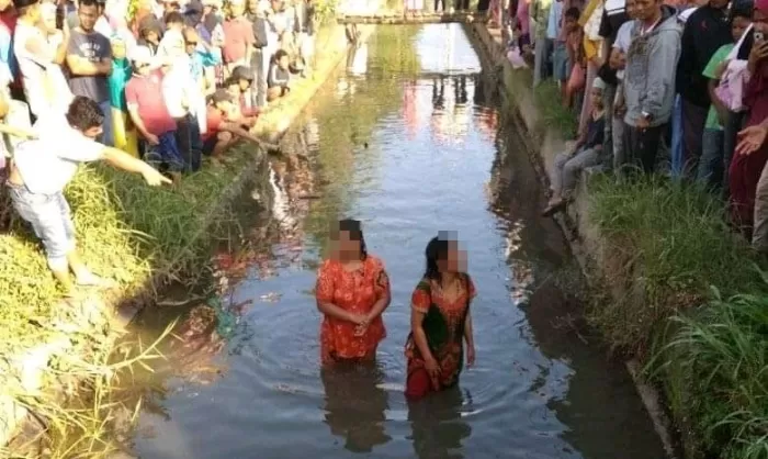 Kepergok Mencuri di Pasar, Dua Emak-emak di Panyabungan Diceburkan ke Parit