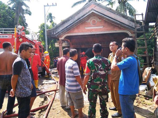 Diduga Korsleting Listrik, Satu Rumah Dilalap Api