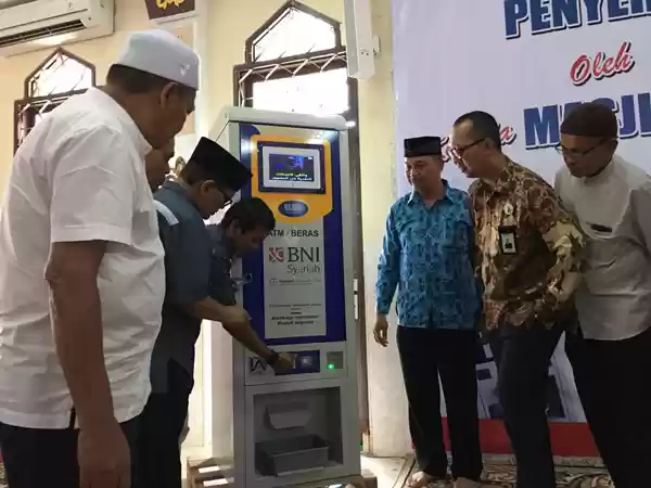 Terobosan Baru BNI Syariah, Buat ATM Beras di Masjid