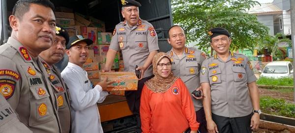 Baharkam Mabes Polri Sediakan Ribuan Sembako untuk Korban Banjir Jabodetabek dan Sumut