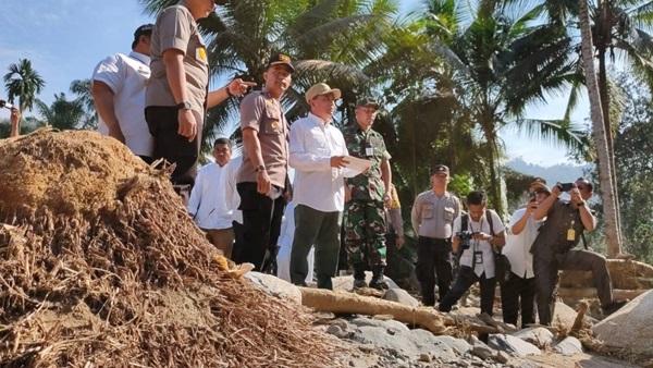 Kasdam I/BB Dampingi Gubsu Tinjau Lokasi Banjir Bandang di Labura