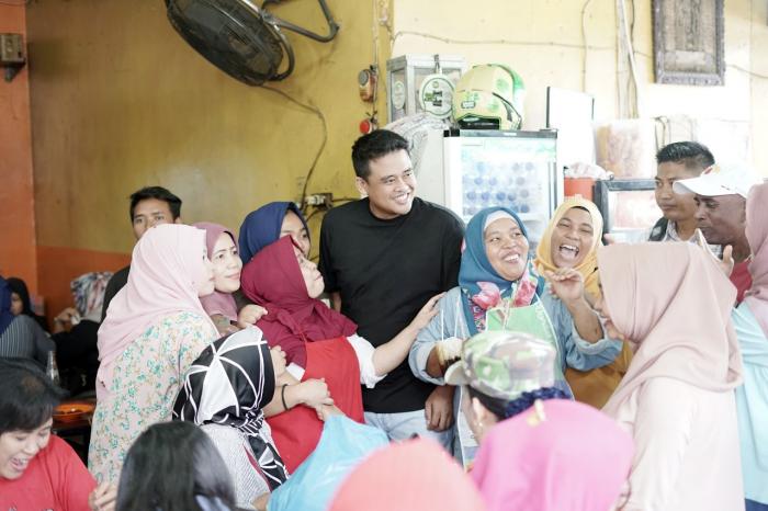 Kunjungi Pasar Petisah, Bobby Nasution Disambut Histeris