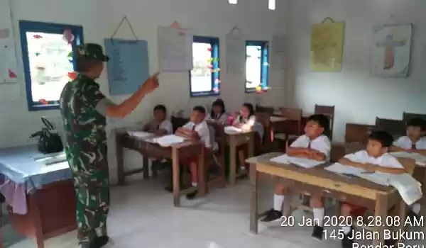 Anggota Koramil 03/Sibolangit Jadi Pembimbing Siswa SD 