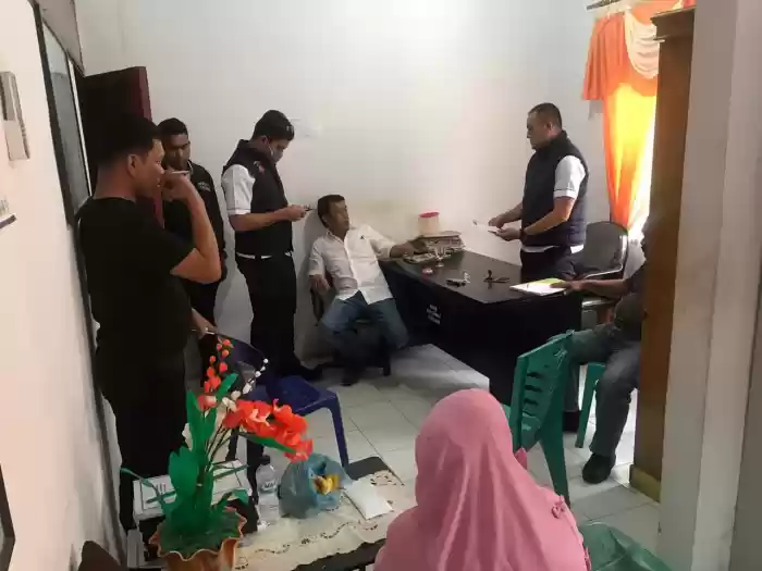 Poldasu  OTT, Camat Babalan Beserta Staffnya Diamankan