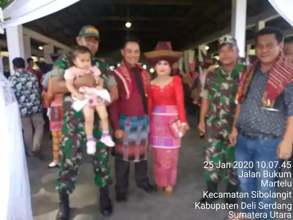 Sabtu Simpatik, Anggota TNI Hadiri Kondangan