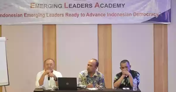 Bupati Sergai Keynote Speaker Emerging Leader Academy IRI Indonesia