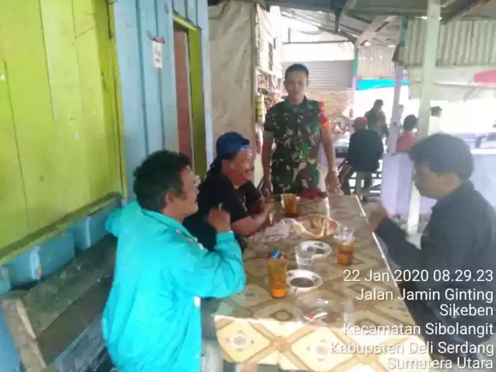 Sertu Nugroho "Datangi" Warung Kopi Bangun
