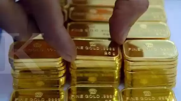 Dollar Menguat, Harga Emas Kembali Tergelincir