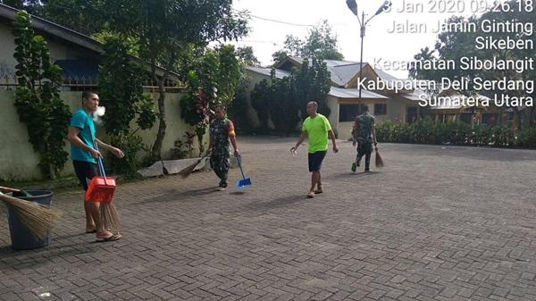Babinsa Sibolangit Jumat Bersih Bersama
