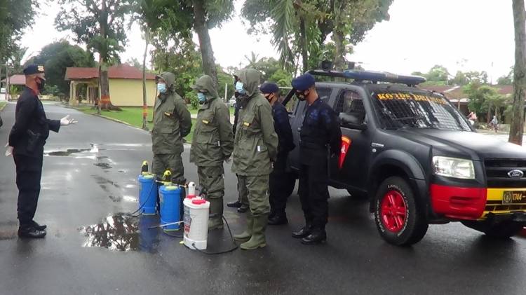 Batalyon B Pelopor Sumut Terus Gencarkan Penyemprotan Disinfektan
