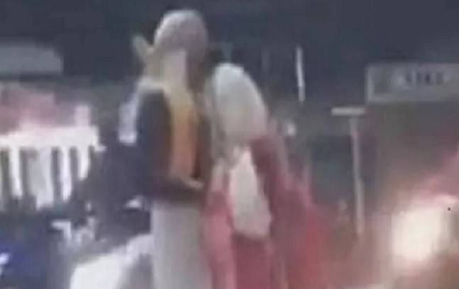 Video Pasangan Gancet di Jalanan, Viral di Media Sosial