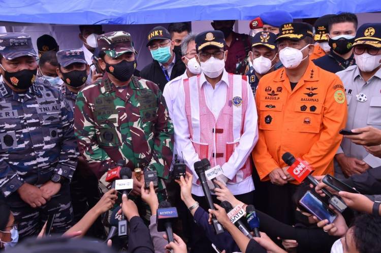 Panglima TNI Bersama Menhub Tinjau Lokasi Ditemukannya Serpihan Pesawat Sriwijaya Air SJ 182