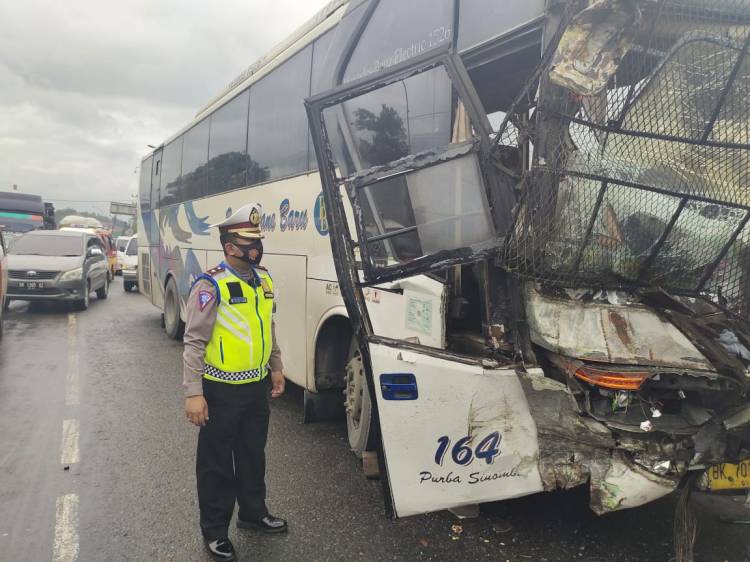 Bus Batang Pane Baru Tabrak Pantat Truk Tronton, Apa Penyebannya...?