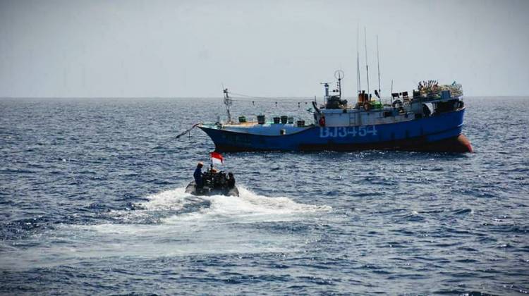 Patroli TNI AL Kejar Kapal Ikan Asing Berdaa Perairan Indonesia
