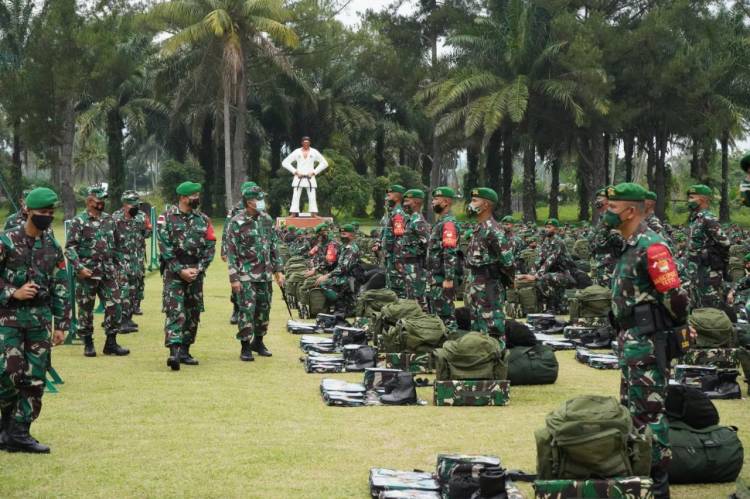 Danrem 032 Cek Kesiapan Satgas Pamtas RI-PNG Yonif 131/Brs