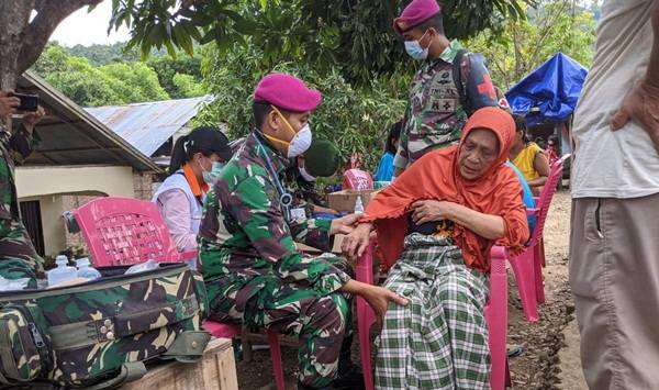 Satgas Kesehatan TNI Masuk Kampung Obati Warga Korban Gempa Bumi Sulbar