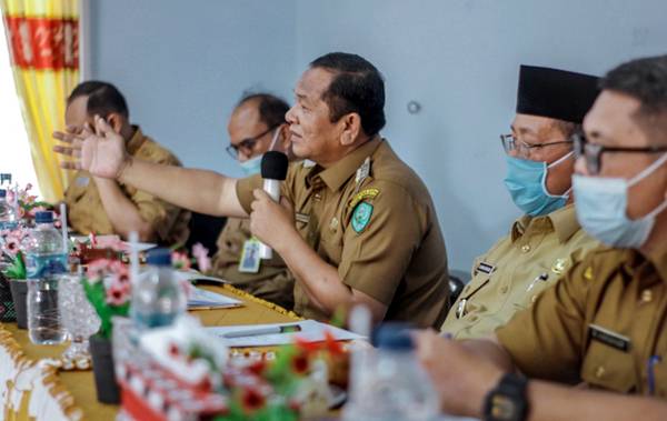 Walikota Pimpin Rapat : Ayo Tingkatkan Kinerja!