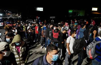 Sekira 100 Imigran Honduras disemprot Gas Air Mata