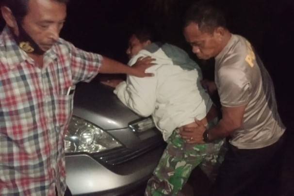 Sedang Memancing, Pelaku Asusii di Giring Ke Kantor Polisi