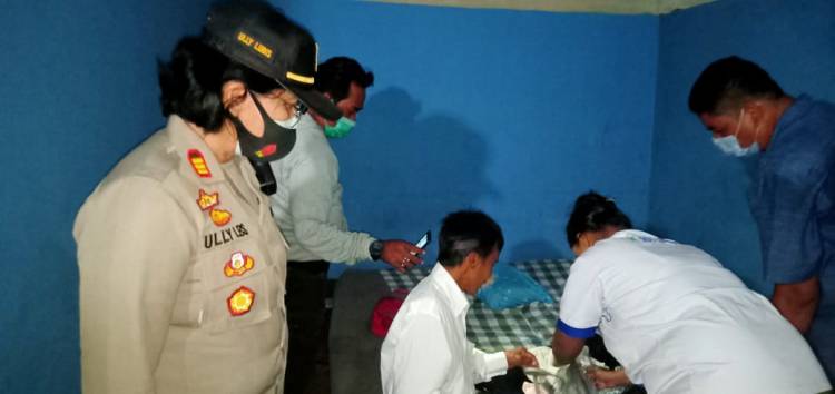 Sedang Asyik Kamar Hotel Kelas Melati Polisi Masuk