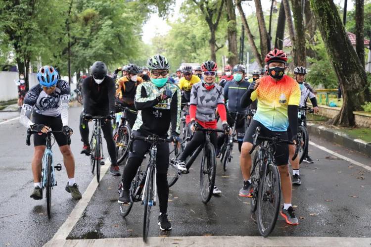 Bangun Semangat Kerja di Awal 2021, Pangdam I/BB Gowes Bersama Direksi PTPN 2