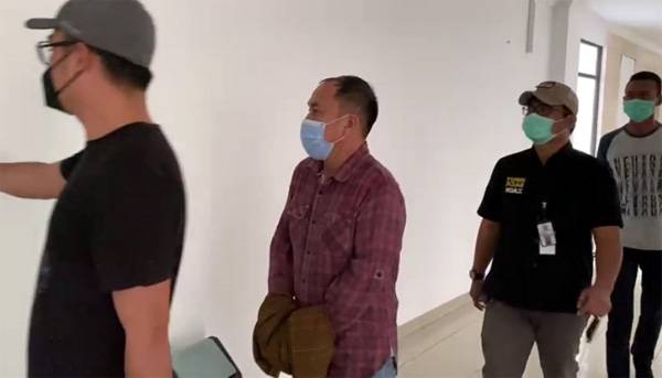 Setelah Isterinya, Tim Tabur Kejagung Kembali Amankan Sang Suami