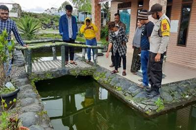 Ibu Menyetrika Pakaian, Anak Tewas Dalam Kolam Ikan
