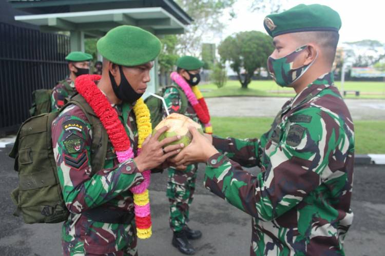 Yonzipur 1/DD  Gelar Tradisi Korps Penyambutan personel  Satgas Apter
