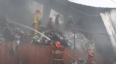 Sijago Merah Meluluhlantakan Pabrik Elekronik