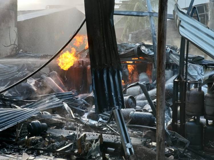 Ledakan Terjadi Lingkungan 13, Kelurahan Sei Sikambing, Warga Waspada