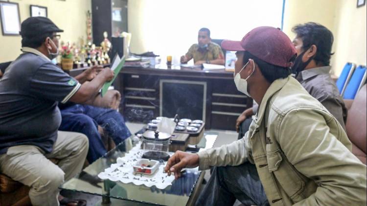 Masyarakat Desa MARTELU Kecewa Dengan Undangan Rapat Camat SIBOLANGIT