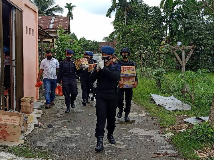 Bhakti Brimob Untuk Indonesia, Batalyon A Pelopor Sumut Bagikan Sembako dan Masker Kepada Masyarakat