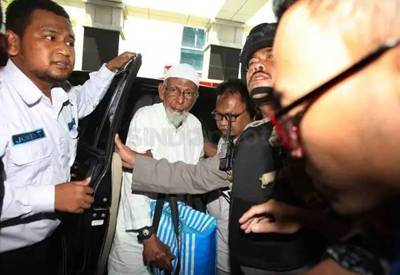 Horeee, Akhirnya  Abu Bakar Baasyir  Bebas Juga