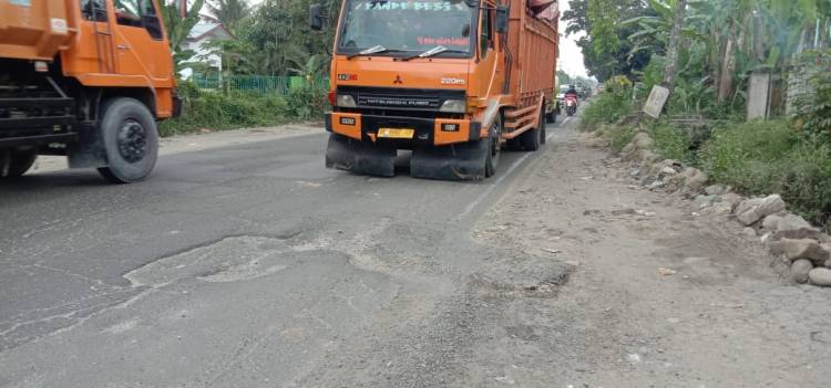 Kondisi Badan Jalan Medan-Berastagi Kupak Kapik