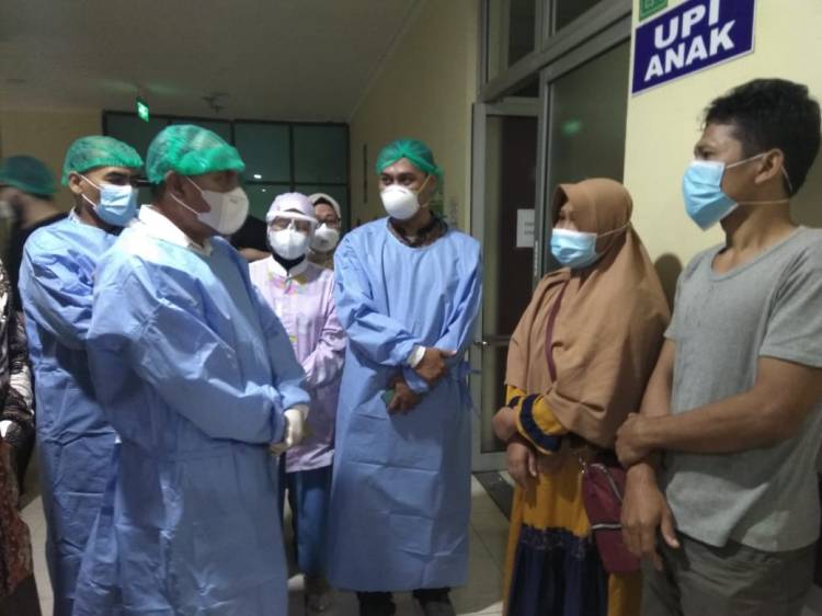 Gubernur Sumut Edy Rahmayadi Jenguk  Bayi Adam dan Aris Pascaoperasi Pemisahan