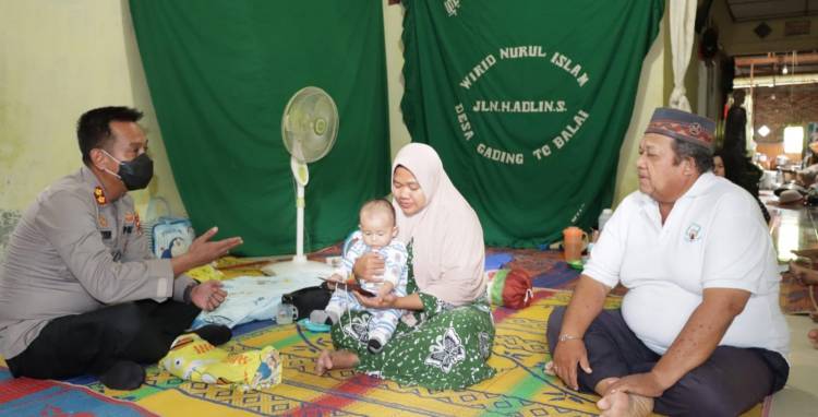 Kapoldasu Berikan Taliasih kepada istri wartawan dan Rekrut jadi Vaksinator