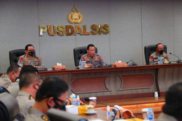 Kapolri Ggelar Video Conference Analisa dan Evaluasi kepada Seluruh Jajaran di Mabes Polri
