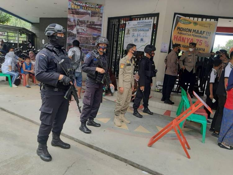 Brimob Batalyon C Sumut Patroli Sambang ke Objek Wisata di Tapanuli Selatan