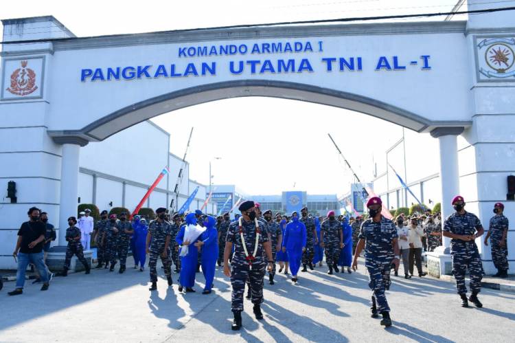 Tradisi Farewel Lepas Komandan Lantamal I Belawan