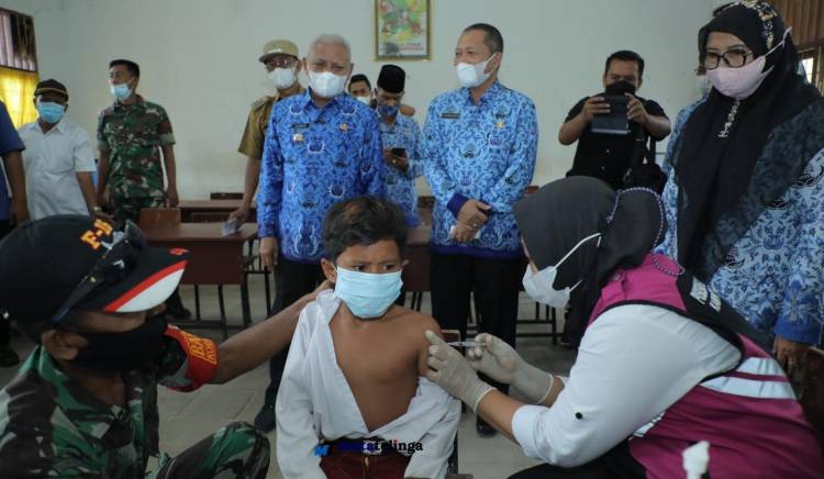 Pesan Bupati Asahan : Orang Tua Murid Jangan Ragu Putra Putrinya Divaksin