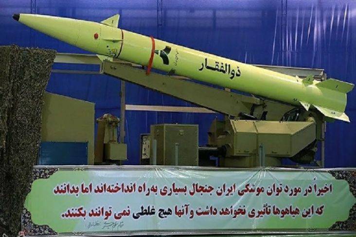 Di Sela-Sela Perundingan Nuklir, Iran Pamerkan Tiga Rudal Balistik Jarak Pendek