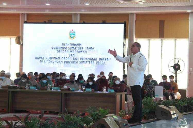 Bersama Wartawan dan Pimpinan OPD Gubernur Edy Rahmayadi Gelar Pertemuan