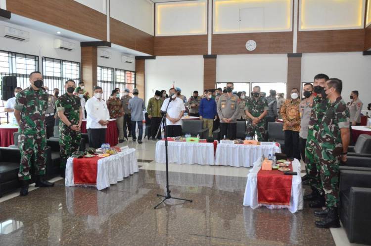 Bersama Forkopimda Deli Serdang Kasdam I/BB Tinjau Vaksinasi Serentak