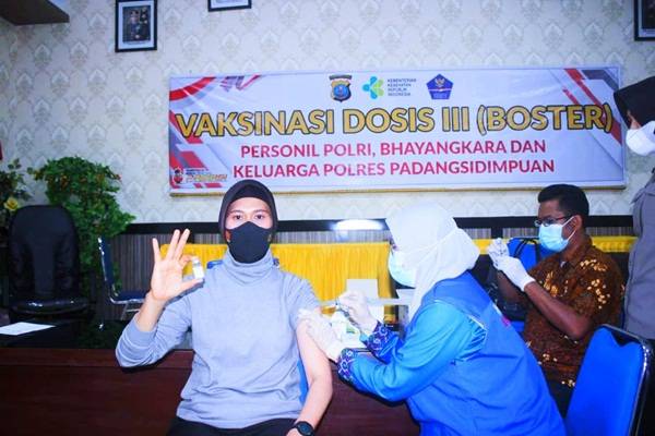 Jajaran Polres Padangsidimpuan Disuntik Vaksinasi Booster