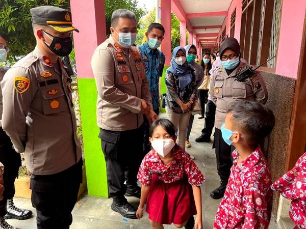 Kapolsek Medan Helvetia Tinjau Giat Vaksin 6 - 11 Tahun di Yayasan St.Thomas